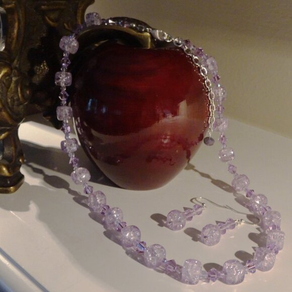Hand-crafted artisanal necklace/earring set in lavender cubes and Czech crystals - Picture 11 of 11